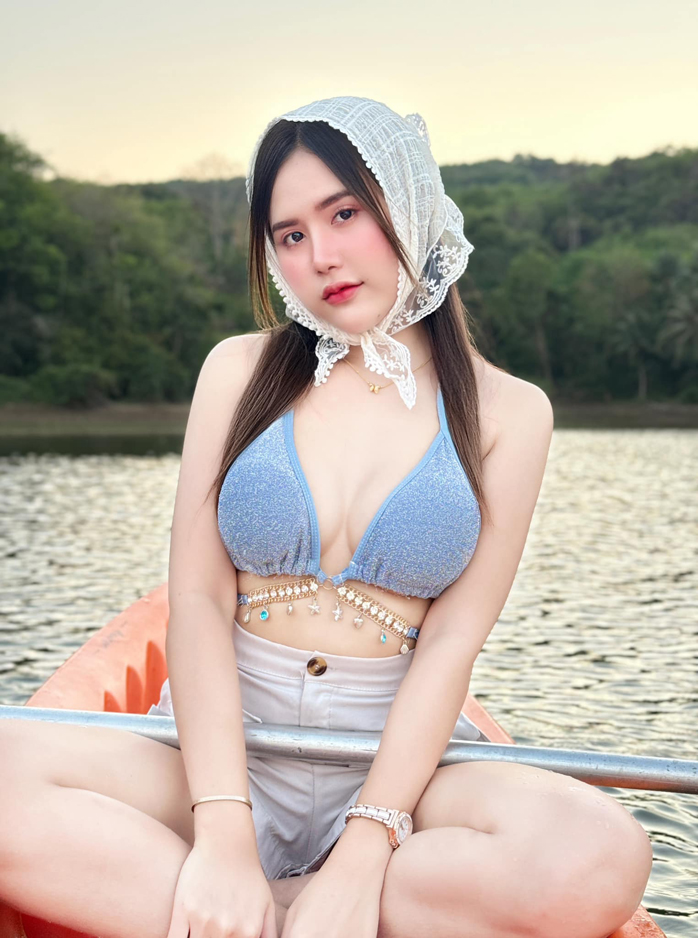 ฟ้า ปาริชาติ สาวสวย